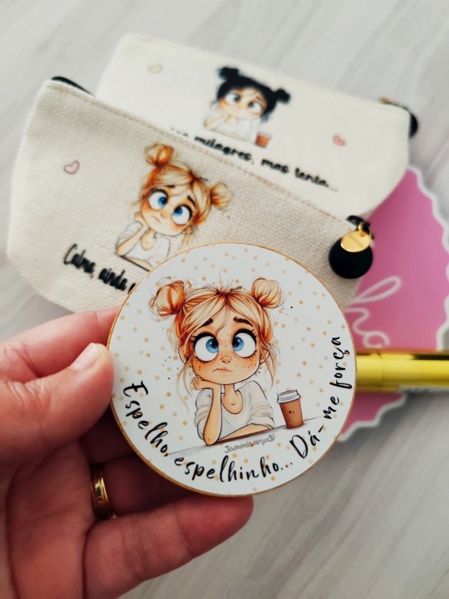 Necessaire Personalizada 10x15cm com Frases Divertidas, Bálsamo Labial e Espelho