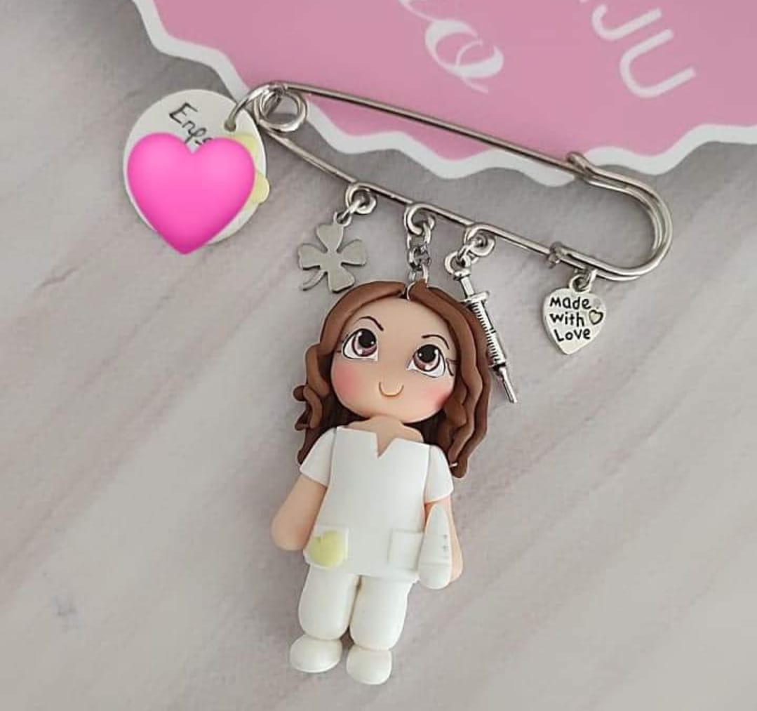 Pregadeiras e porta-chaves Enfermeira