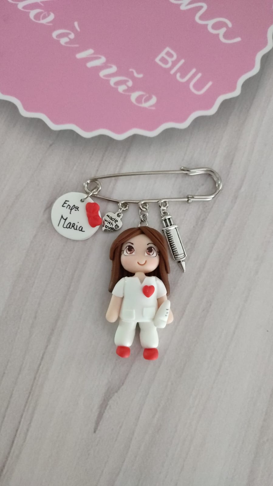 Pregadeiras e porta-chaves Enfermeira