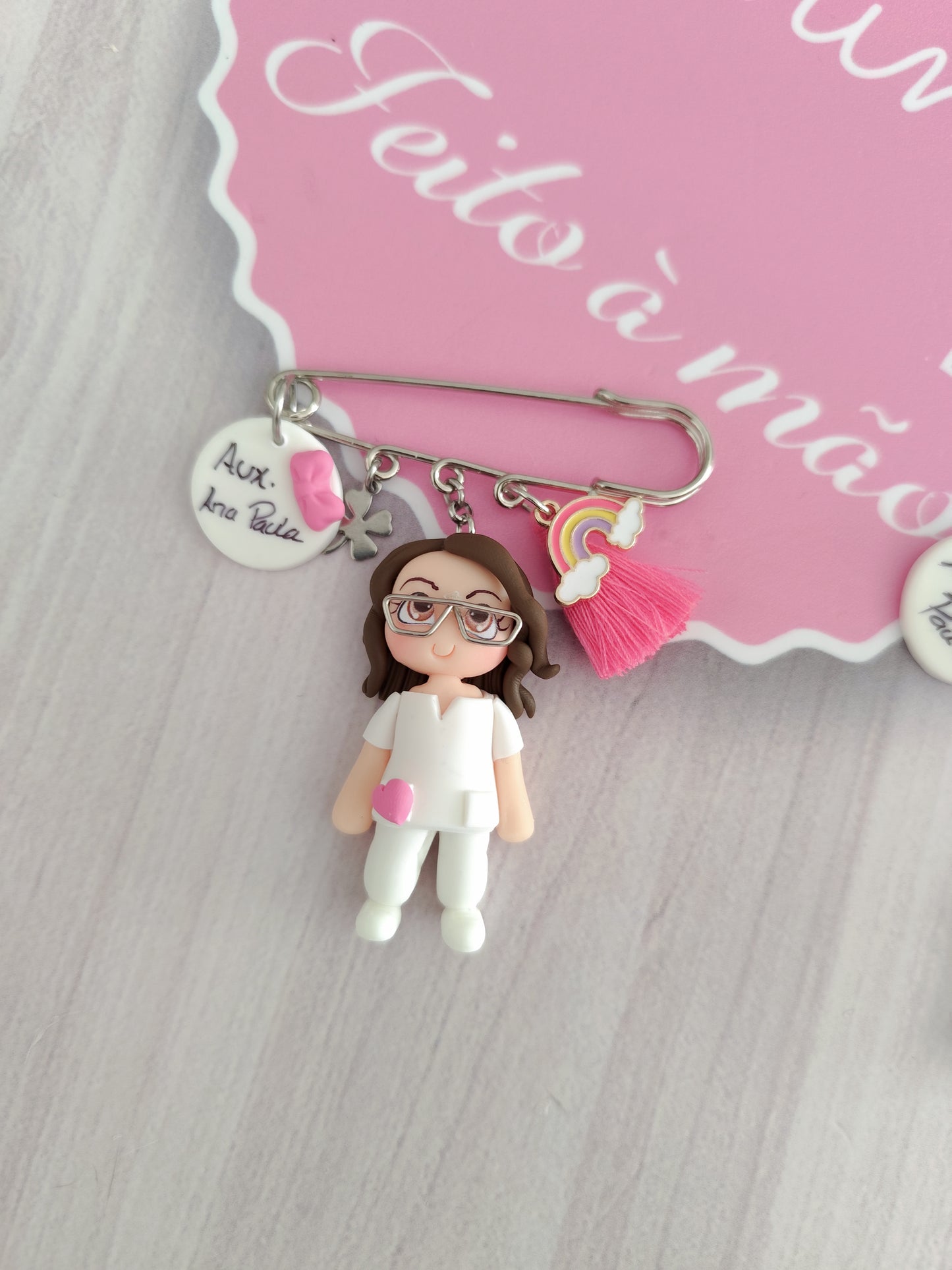Pregadeiras e porta-chaves Enfermeira