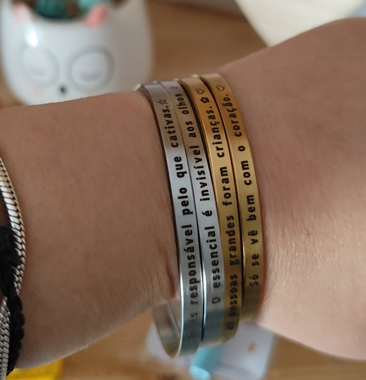 Pulseira em Aço Inoxidável Ajustável com Frases
